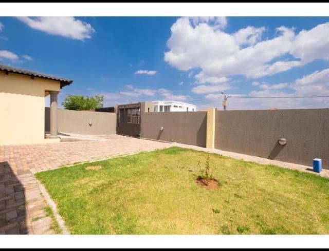 3 BEDROOM PROPERTY TO RENT IN FLEURHOF